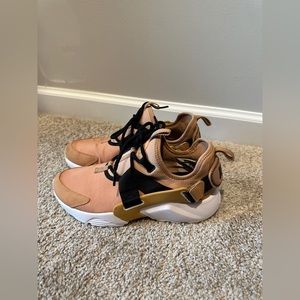 Womens Nike Air Huarache City Low 'Praline'